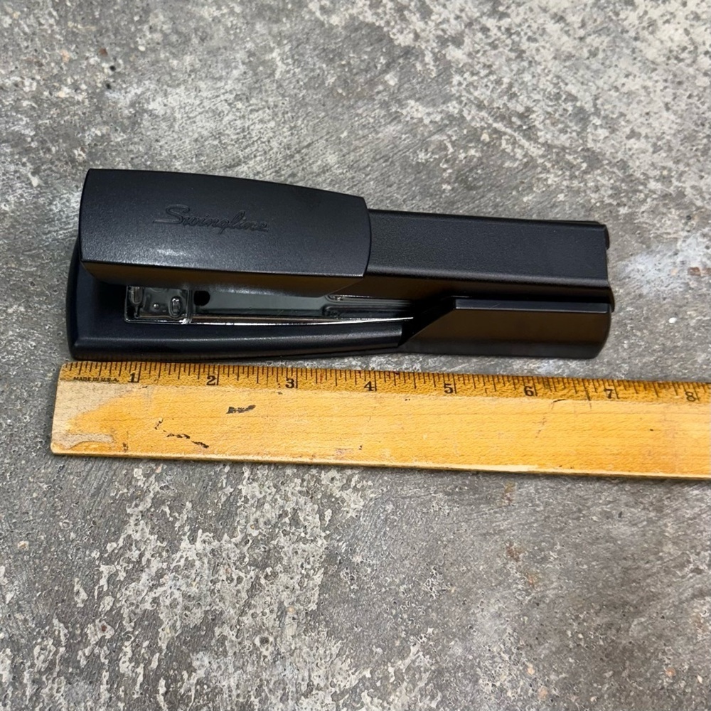Swingline Full Strip Desktop Stapler 40XXX - Picture 4 of 6